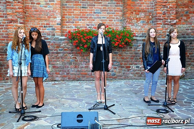 Zdjęcie w galerii na portalu naszraciborz.pl: Wychowanki MDK-u wystąpiły na zamku wiadomości z regionu