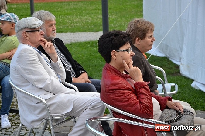 Zdjęcie w galerii na portalu naszraciborz.pl: Wychowanki MDK-u wystąpiły na zamku wiadomości z regionu