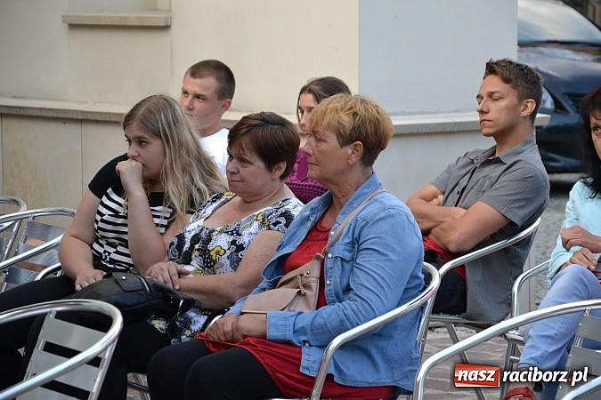 Zdjęcie w galerii na portalu naszraciborz.pl: Wychowanki MDK-u wystąpiły na zamku wiadomości z regionu