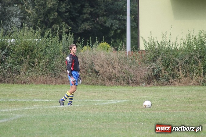 Zdjęcie w galerii na portalu naszraciborz.pl: Niespodzianka w Adamowicach. Brzezie pokonane wiadomości z regionu