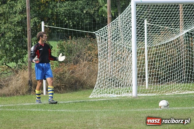 Zdjęcie w galerii na portalu naszraciborz.pl: Niespodzianka w Adamowicach. Brzezie pokonane wiadomości z regionu