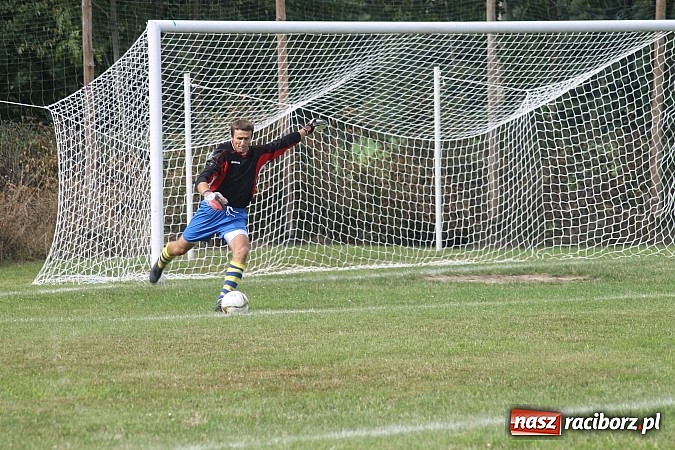 Zdjęcie w galerii na portalu naszraciborz.pl: Niespodzianka w Adamowicach. Brzezie pokonane wiadomości z regionu