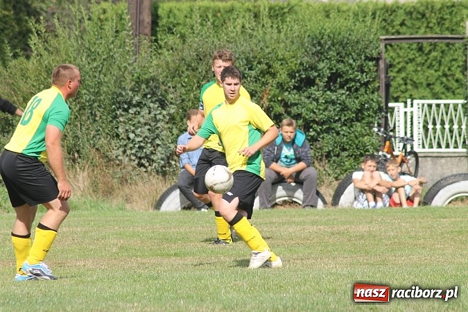 Zdjęcie w galerii na portalu naszraciborz.pl: Niespodzianka w Adamowicach. Brzezie pokonane wiadomości z regionu