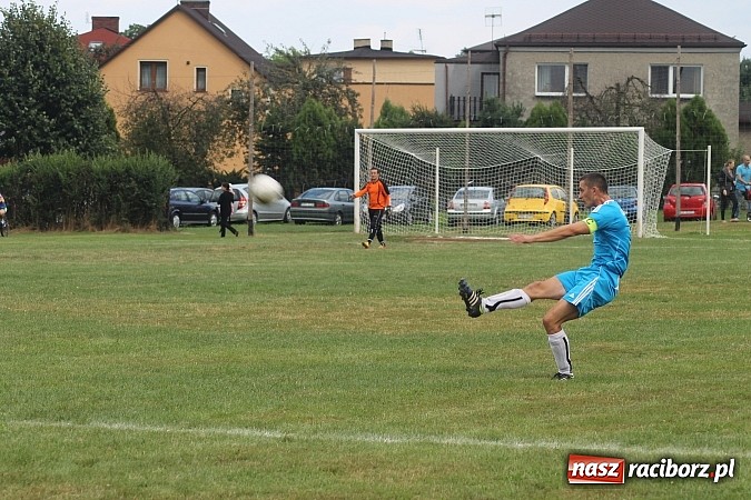 Zdjęcie w galerii na portalu naszraciborz.pl: Niespodzianka w Adamowicach. Brzezie pokonane wiadomości z regionu