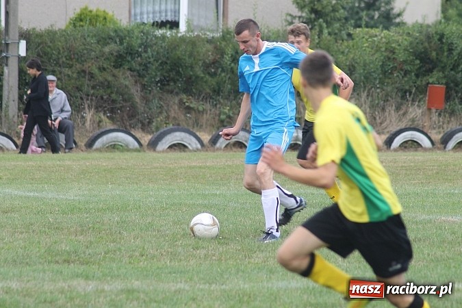 Zdjęcie w galerii na portalu naszraciborz.pl: Niespodzianka w Adamowicach. Brzezie pokonane wiadomości z regionu