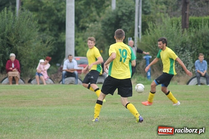 Zdjęcie w galerii na portalu naszraciborz.pl: Niespodzianka w Adamowicach. Brzezie pokonane wiadomości z regionu