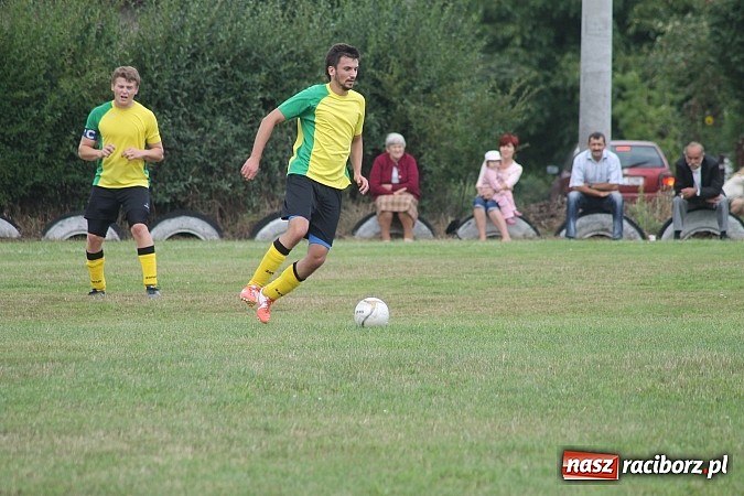 Zdjęcie w galerii na portalu naszraciborz.pl: Niespodzianka w Adamowicach. Brzezie pokonane wiadomości z regionu