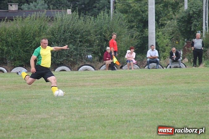 Zdjęcie w galerii na portalu naszraciborz.pl: Niespodzianka w Adamowicach. Brzezie pokonane wiadomości z regionu