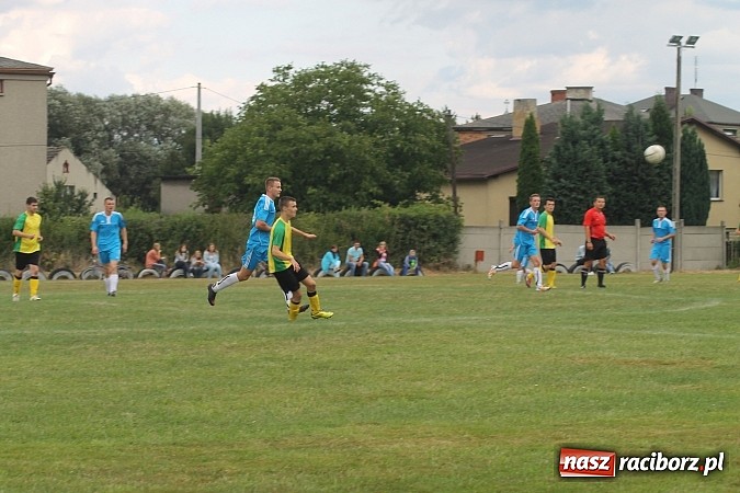 Zdjęcie w galerii na portalu naszraciborz.pl: Niespodzianka w Adamowicach. Brzezie pokonane wiadomości z regionu