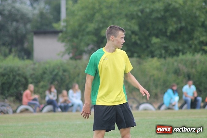 Zdjęcie w galerii na portalu naszraciborz.pl: Niespodzianka w Adamowicach. Brzezie pokonane wiadomości z regionu
