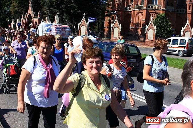 Zdjęcie w galerii na portalu naszraciborz.pl: Pielgrzymi z powiatu raciborskiego już w drodze na Jasną Górę wiadomości z regionu
