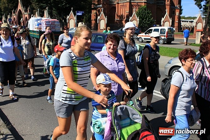 Zdjęcie w galerii na portalu naszraciborz.pl: Pielgrzymi z powiatu raciborskiego już w drodze na Jasną Górę wiadomości z regionu