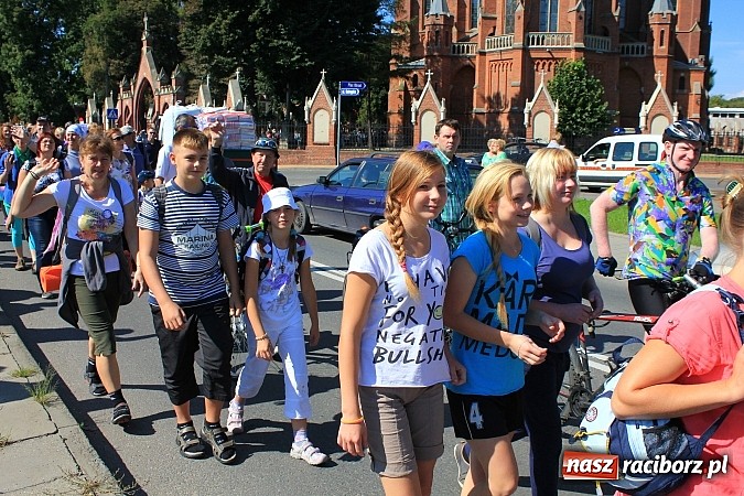 Zdjęcie w galerii na portalu naszraciborz.pl: Pielgrzymi z powiatu raciborskiego już w drodze na Jasną Górę wiadomości z regionu