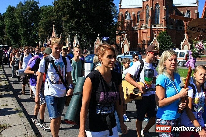 Zdjęcie w galerii na portalu naszraciborz.pl: Pielgrzymi z powiatu raciborskiego już w drodze na Jasną Górę wiadomości z regionu