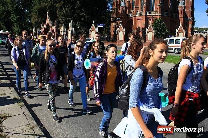 Zdjęcie w galerii na portalu naszraciborz.pl: Pielgrzymi z powiatu raciborskiego już w drodze na Jasną Górę wiadomości z regionu
