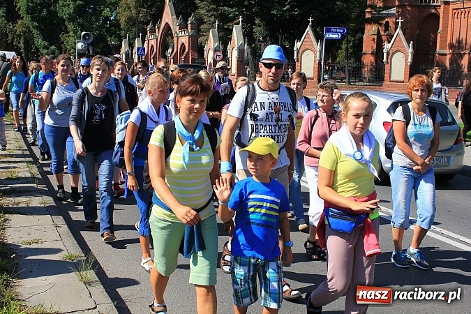 Zdjęcie w galerii na portalu naszraciborz.pl: Pielgrzymi z powiatu raciborskiego już w drodze na Jasną Górę wiadomości z regionu