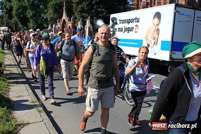 Zdjęcie w galerii na portalu naszraciborz.pl: Pielgrzymi z powiatu raciborskiego już w drodze na Jasną Górę wiadomości z regionu