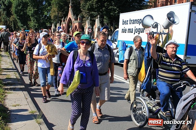 Zdjęcie w galerii na portalu naszraciborz.pl: Pielgrzymi z powiatu raciborskiego już w drodze na Jasną Górę wiadomości z regionu
