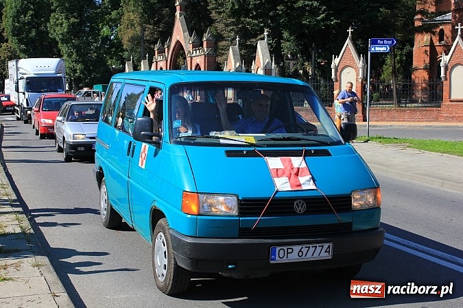 Zdjęcie w galerii na portalu naszraciborz.pl: Pielgrzymi z powiatu raciborskiego już w drodze na Jasną Górę wiadomości z regionu