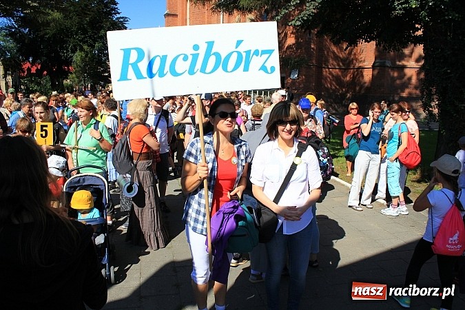 Zdjęcie w galerii na portalu naszraciborz.pl: Pielgrzymi z powiatu raciborskiego już w drodze na Jasną Górę wiadomości z regionu