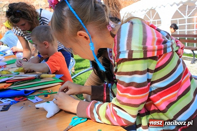 Zdjęcie w galerii na portalu naszraciborz.pl: Warsztaty zabawkarskie, czyli kolejna odsłona akcji Zamkowy Zuch 2014 wiadomości z regionu