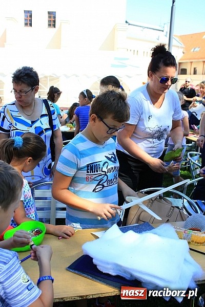 Zdjęcie w galerii na portalu naszraciborz.pl: Warsztaty zabawkarskie, czyli kolejna odsłona akcji Zamkowy Zuch 2014 wiadomości z regionu