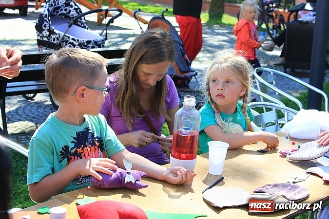 Zdjęcie w galerii na portalu naszraciborz.pl: Warsztaty zabawkarskie, czyli kolejna odsłona akcji Zamkowy Zuch 2014 wiadomości z regionu