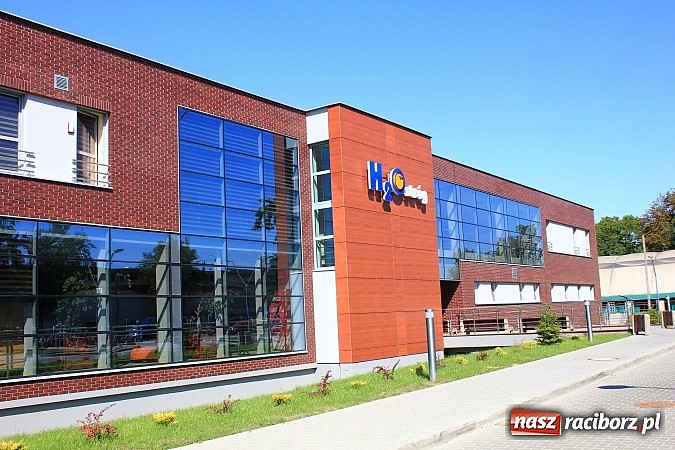 Zdjęcie w galerii na portalu naszraciborz.pl: Na poręczach w aquaparku pojawiła się rdza wiadomości z regionu