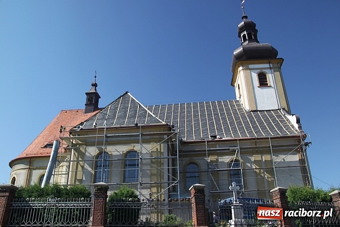 Zdjęcie w galerii na portalu naszraciborz.pl: W Wojnowicach remontują dach kościoła wiadomości z regionu