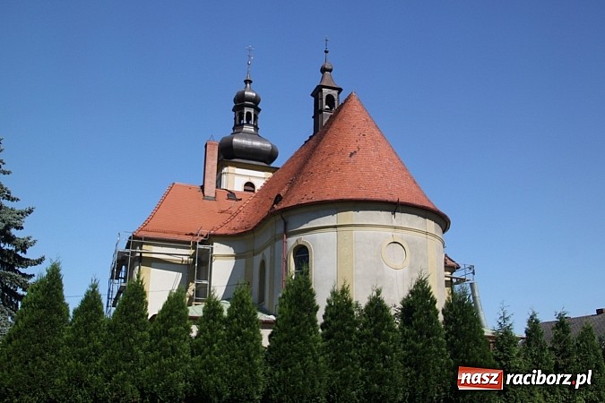 Zdjęcie w galerii na portalu naszraciborz.pl: W Wojnowicach remontują dach kościoła wiadomości z regionu