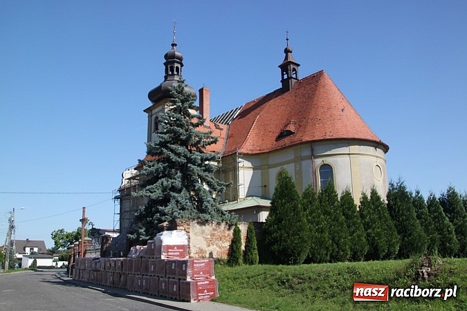 Zdjęcie w galerii na portalu naszraciborz.pl: W Wojnowicach remontują dach kościoła wiadomości z regionu