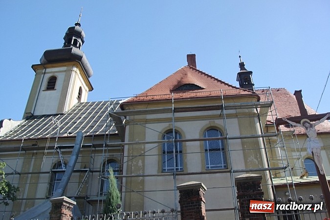 Zdjęcie w galerii na portalu naszraciborz.pl: W Wojnowicach remontują dach kościoła wiadomości z regionu