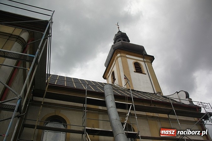 Zdjęcie w galerii na portalu naszraciborz.pl: W Wojnowicach remontują dach kościoła wiadomości z regionu