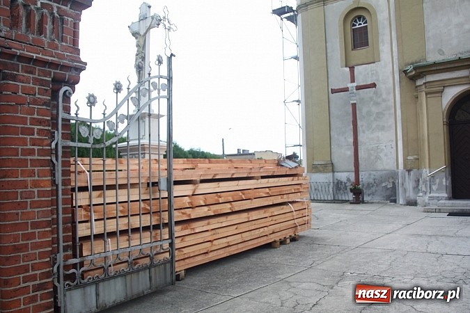 Zdjęcie w galerii na portalu naszraciborz.pl: W Wojnowicach remontują dach kościoła wiadomości z regionu