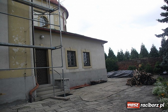 Zdjęcie w galerii na portalu naszraciborz.pl: W Wojnowicach remontują dach kościoła wiadomości z regionu