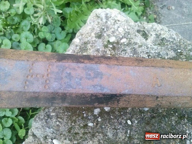 Zdjęcie w galerii na portalu naszraciborz.pl: Sensacja w Wojnowicach. Serce dzwonu znalezione w gruzach wiadomości z regionu