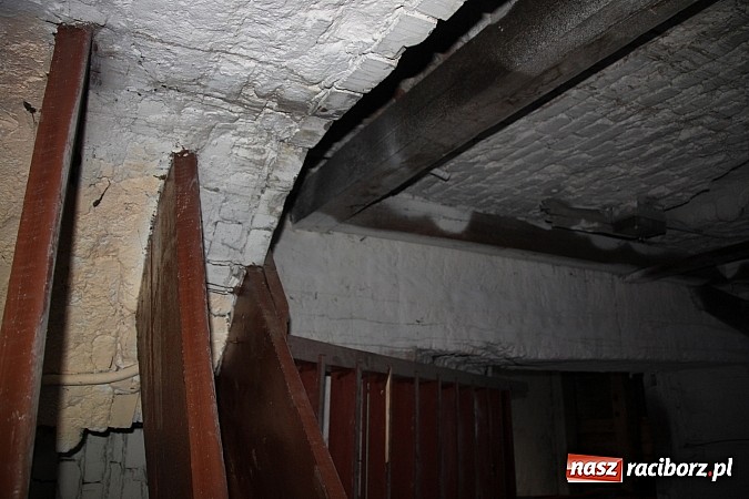 Zdjęcie w galerii na portalu naszraciborz.pl: Sensacja w Wojnowicach. Serce dzwonu znalezione w gruzach wiadomości z regionu