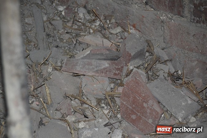 Zdjęcie w galerii na portalu naszraciborz.pl: Sensacja w Wojnowicach. Serce dzwonu znalezione w gruzach wiadomości z regionu