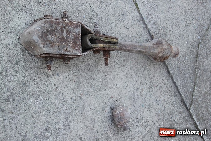 Zdjęcie w galerii na portalu naszraciborz.pl: Sensacja w Wojnowicach. Serce dzwonu znalezione w gruzach wiadomości z regionu