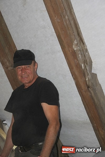 Zdjęcie w galerii na portalu naszraciborz.pl: Sensacja w Wojnowicach. Serce dzwonu znalezione w gruzach wiadomości z regionu