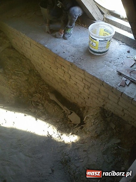 Zdjęcie w galerii na portalu naszraciborz.pl: Sensacja w Wojnowicach. Serce dzwonu znalezione w gruzach wiadomości z regionu