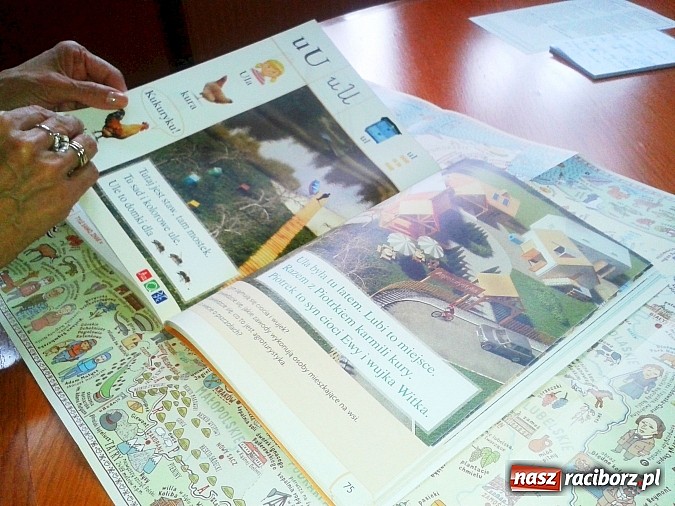 Zdjęcie w galerii na portalu naszraciborz.pl: Darmowy podręcznik już w raciborskich szkołach wiadomości z regionu