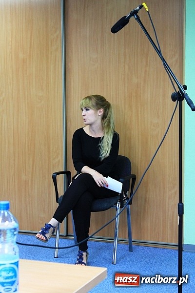 Zdjęcie w galerii na portalu naszraciborz.pl: Tłumy raciborzan na castingu do Trudnych spraw i Pamiętnik&oacute;w z wakacji wiadomości z regionu