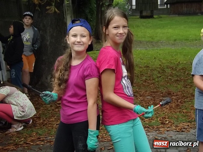 Zdjęcie w galerii na portalu naszraciborz.pl: Artystyczne wariacje na ścianie przy DK Strzecha wiadomości z regionu