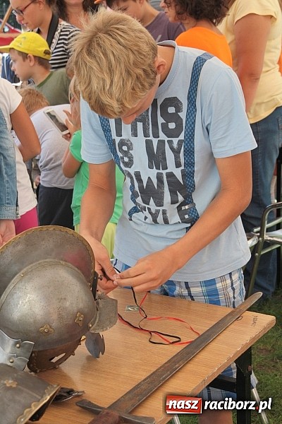 Zdjęcie w galerii na portalu naszraciborz.pl: Jak powstaje zbroja, czyli warsztaty płatnerskie na Zamku Piastowskim wiadomości z regionu