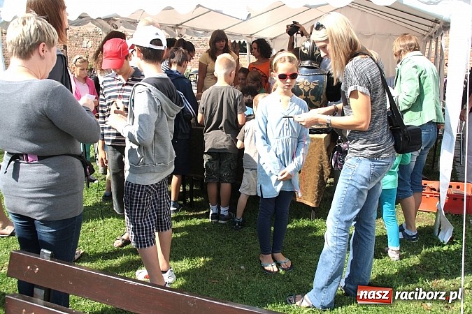 Zdjęcie w galerii na portalu naszraciborz.pl: Jak powstaje zbroja, czyli warsztaty płatnerskie na Zamku Piastowskim wiadomości z regionu