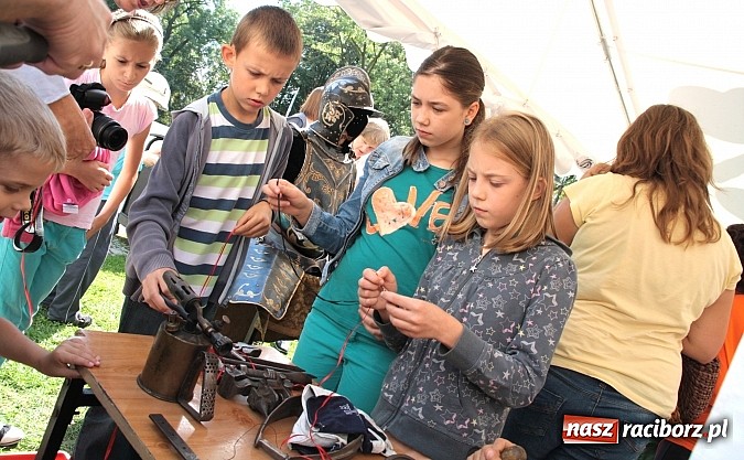 Zdjęcie w galerii na portalu naszraciborz.pl: Jak powstaje zbroja, czyli warsztaty płatnerskie na Zamku Piastowskim wiadomości z regionu