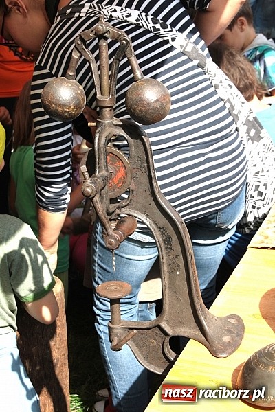 Zdjęcie w galerii na portalu naszraciborz.pl: Jak powstaje zbroja, czyli warsztaty płatnerskie na Zamku Piastowskim wiadomości z regionu