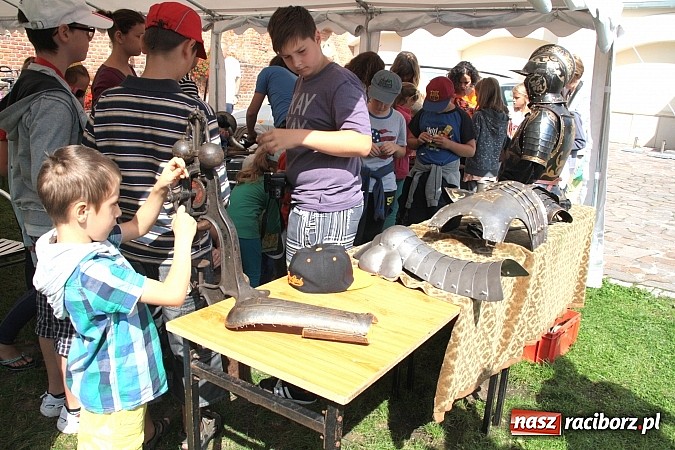 Zdjęcie w galerii na portalu naszraciborz.pl: Jak powstaje zbroja, czyli warsztaty płatnerskie na Zamku Piastowskim wiadomości z regionu
