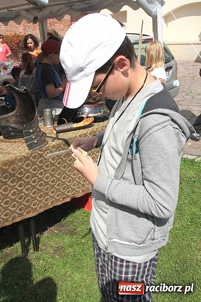 Zdjęcie w galerii na portalu naszraciborz.pl: Jak powstaje zbroja, czyli warsztaty płatnerskie na Zamku Piastowskim wiadomości z regionu